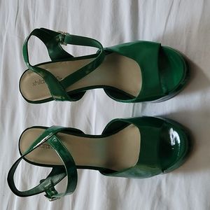 Kelly Green Patent Leather Pumps Size 6.5